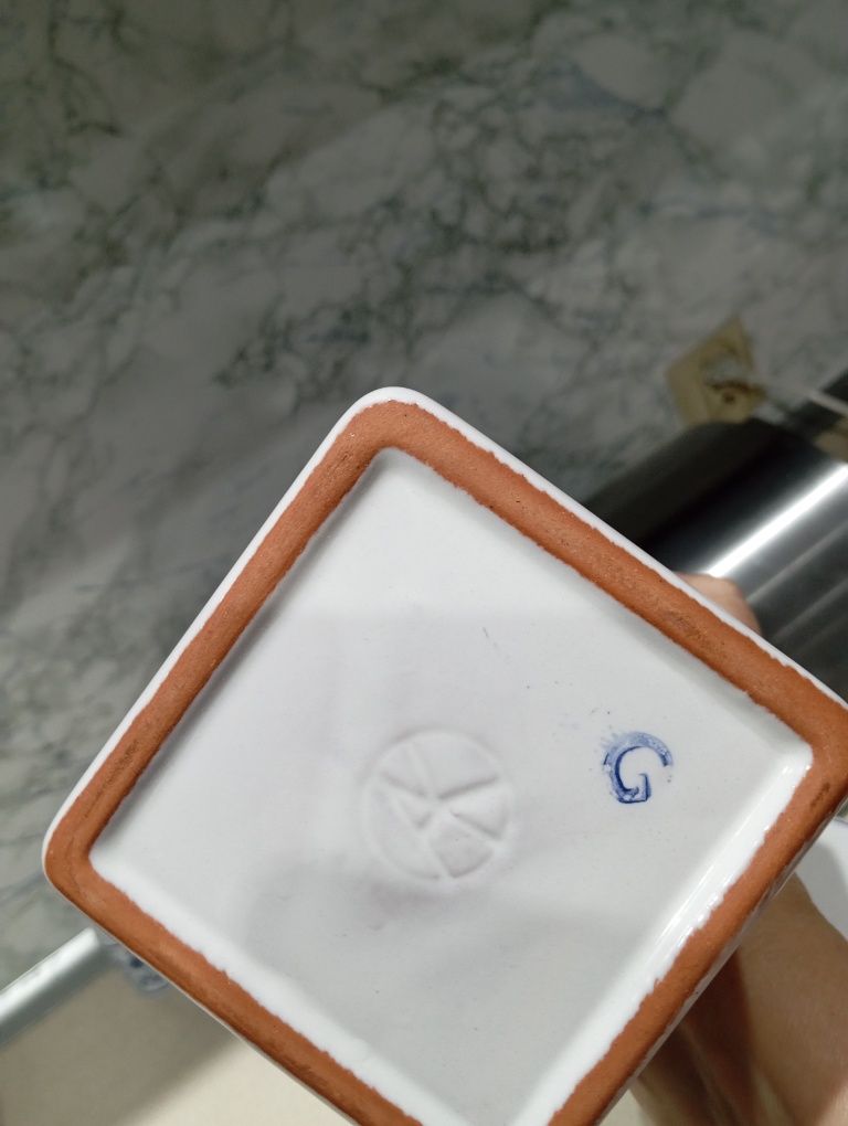 Stare ceramiczne pojemniki