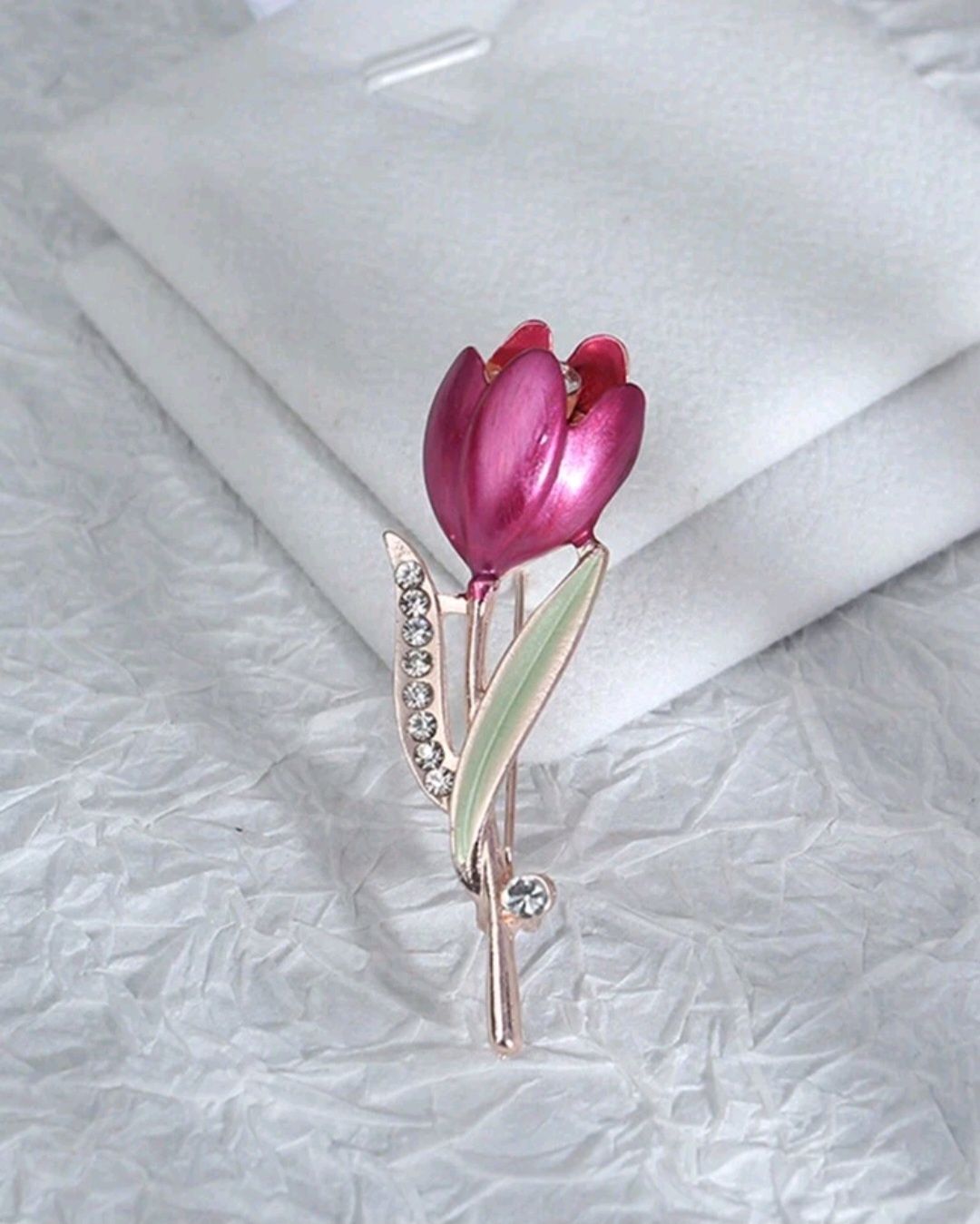Broszka tulipanki srebne z kryształkami