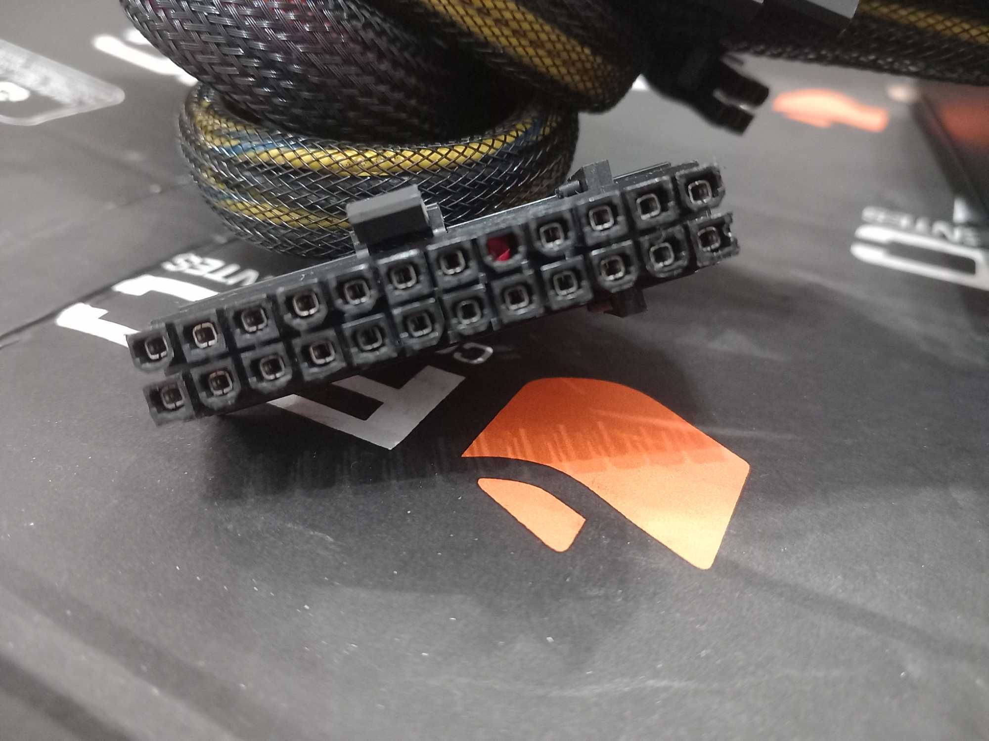 Fonte de alimentação Corsair VS650W