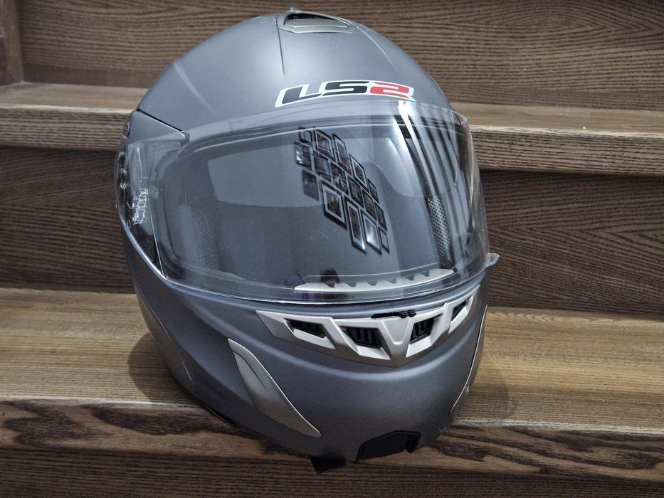 Kask motocyklowy szczękowy xs 540 z przesłoną LS2 Delta ff369-1