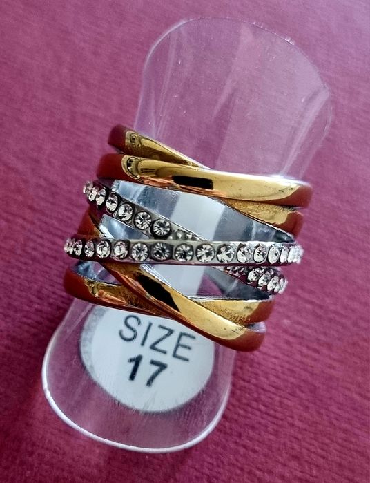 Anel bicolor, em aço, com 2 fiadas de zirconias cruzadas. T17