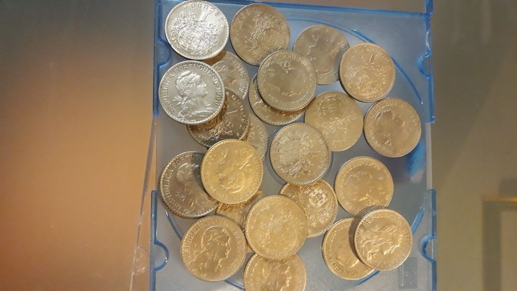 Moedas de 1.00 escudo belas