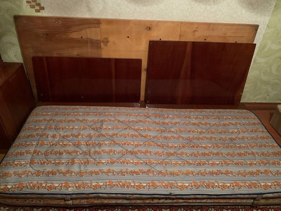 Ліжко деревʼяне, полуторне