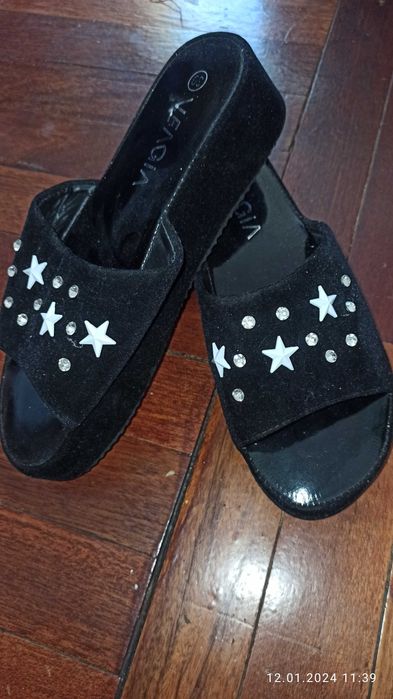 Велюровые нарядные шлепки