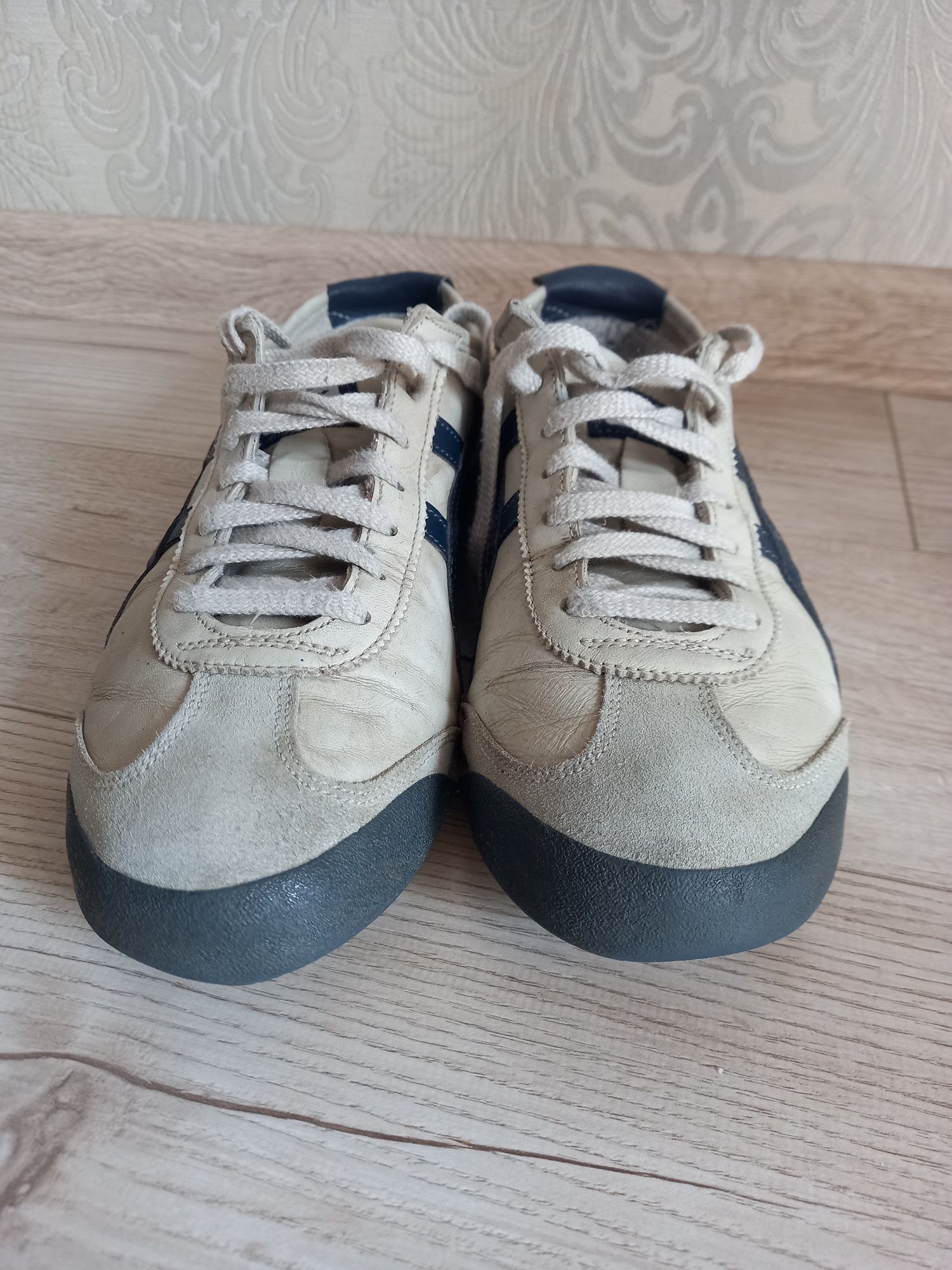Продам кроссовки Asics Tiger