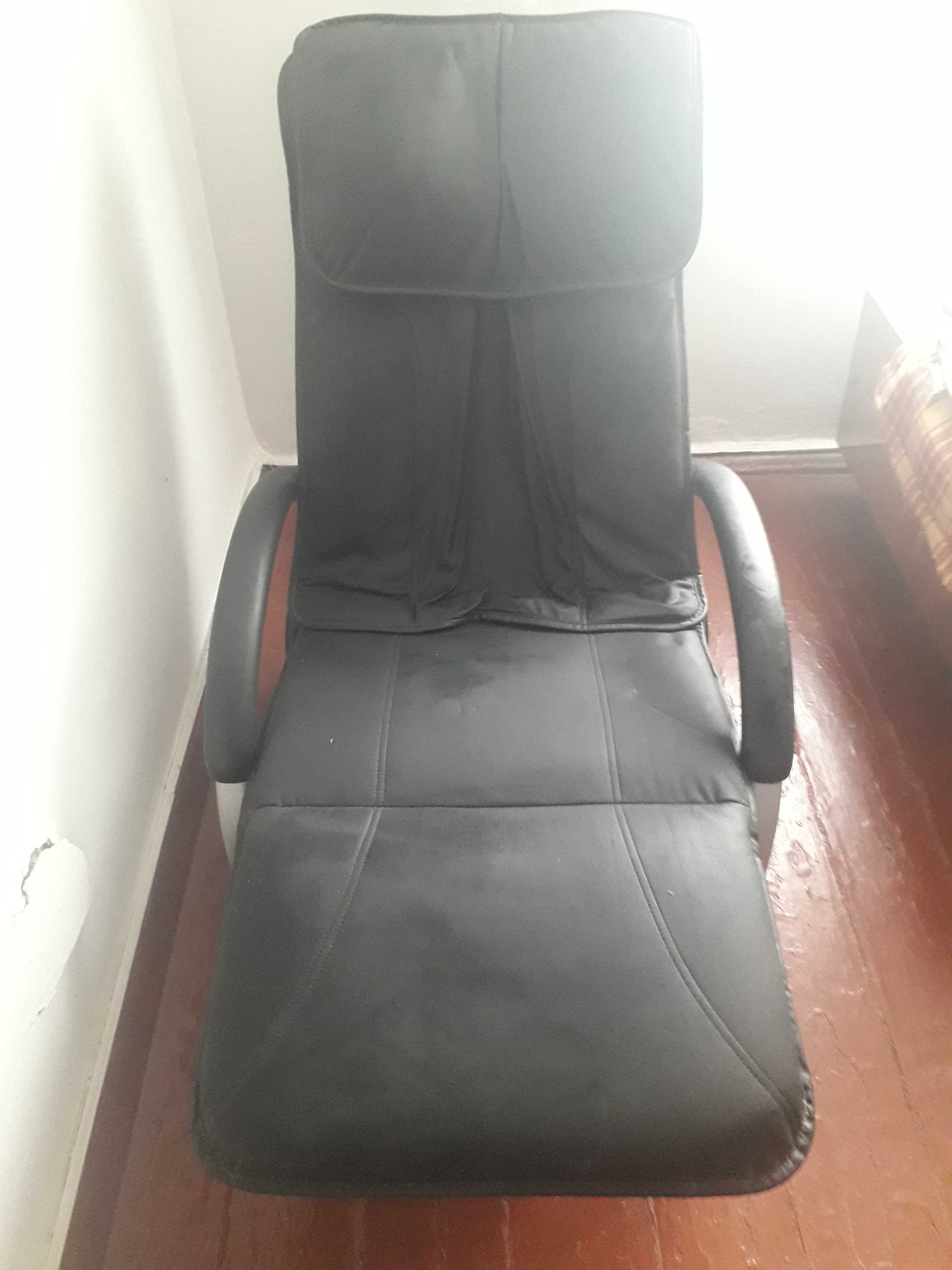 Крісло масажне без слідів користування.