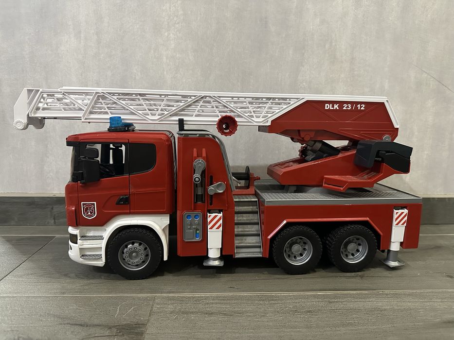 Пожежна машина Bruder