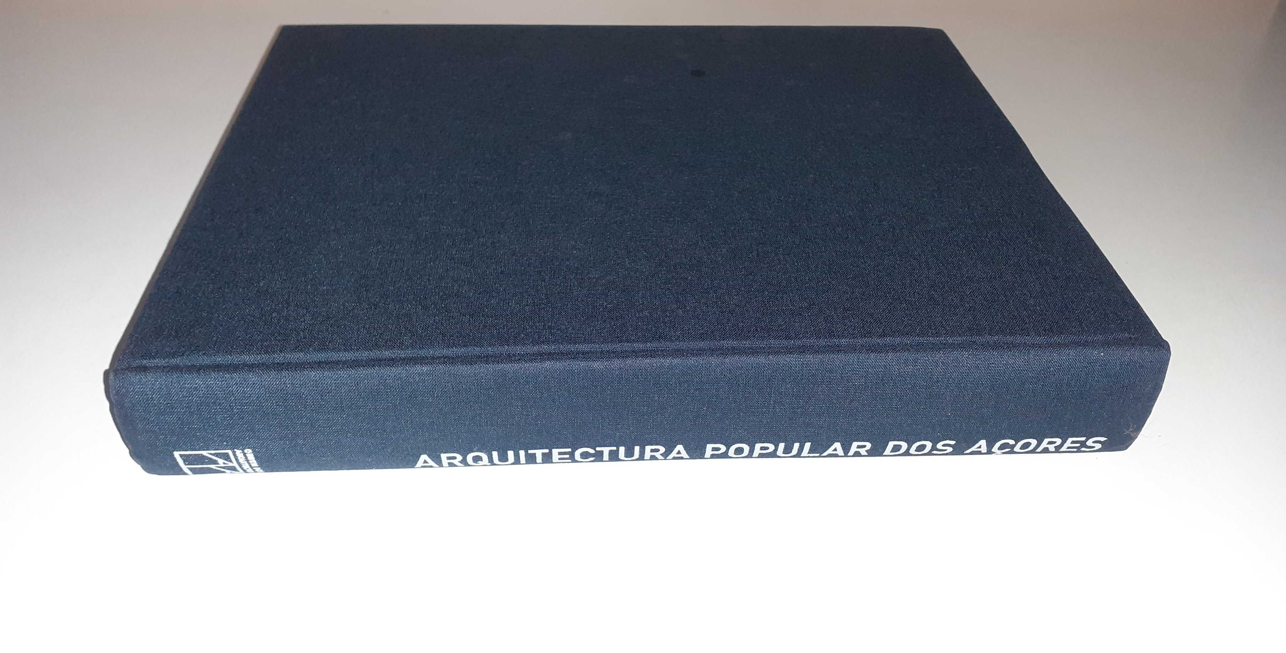 Livro como novo Arquitetura Popular dos Açores da Ordem dos Arquitetos
