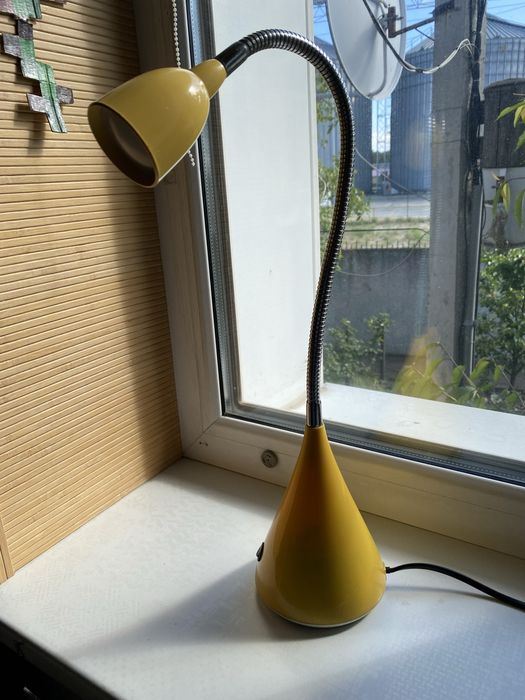 Настільна лампа