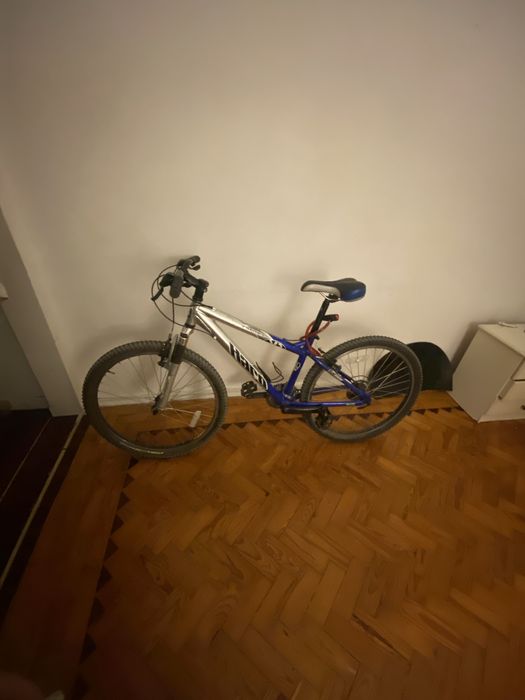 bicicleta em perfeito estado de conservacao