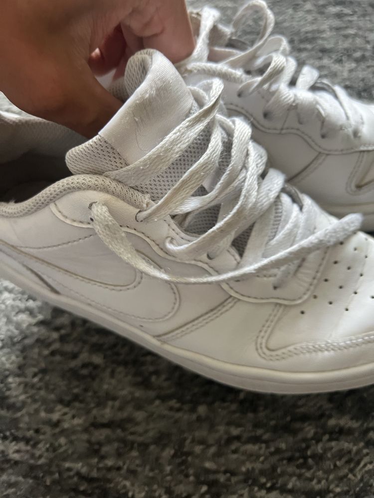 sprzedam biale nike