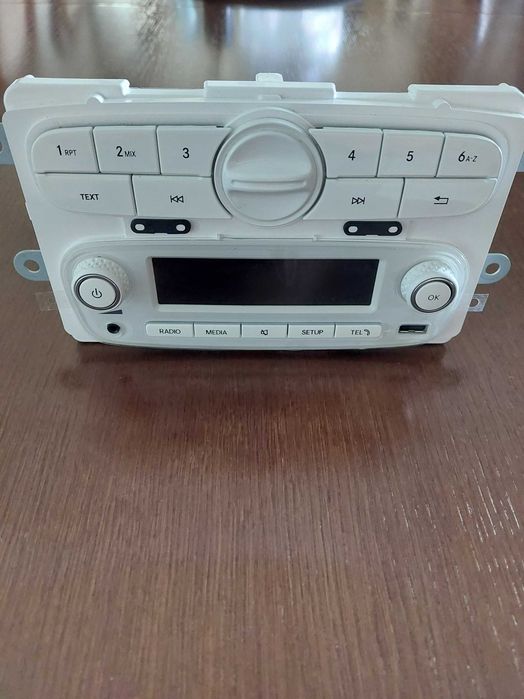 Nowe radio do smart 453 białe