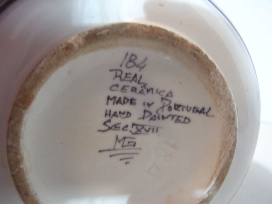 Jarra cerâmica pintada á mão