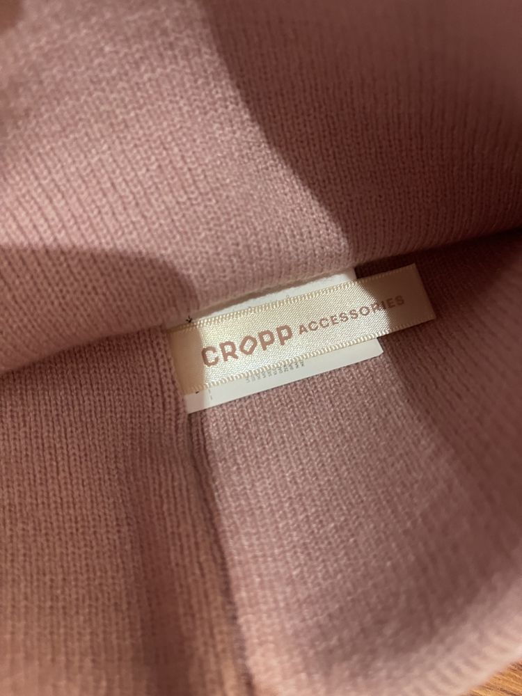 Продам шапки Cropp