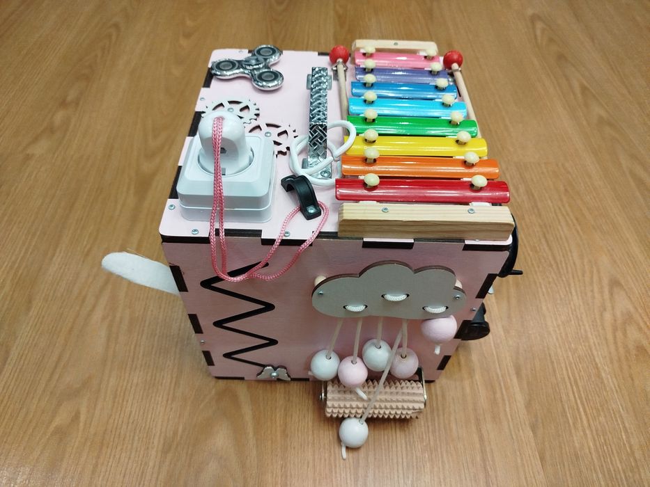 Дитячій розвиваючій багатофункціональний бізікуб