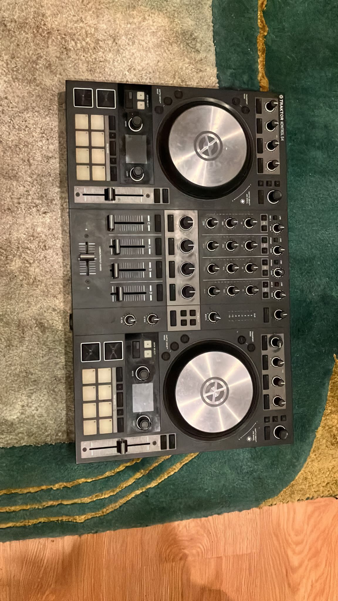 Traktor S4 MK3 DJ Controller