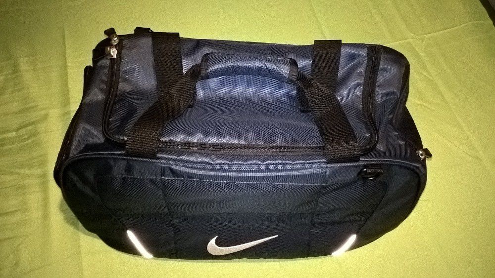 Sprzedam oryginalną torbę treningową NIKE także turystyczna. bdb.