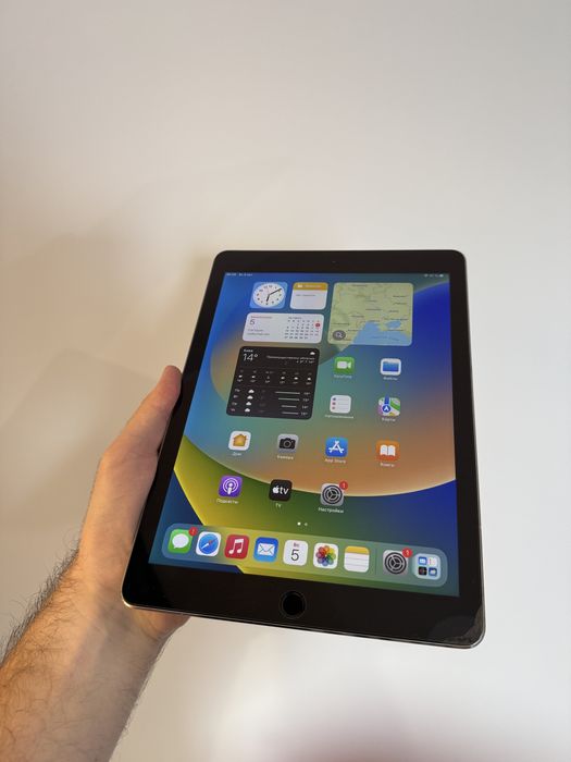 Apple iPad Pro 9.7 128GB Space Gray Wi-Fi