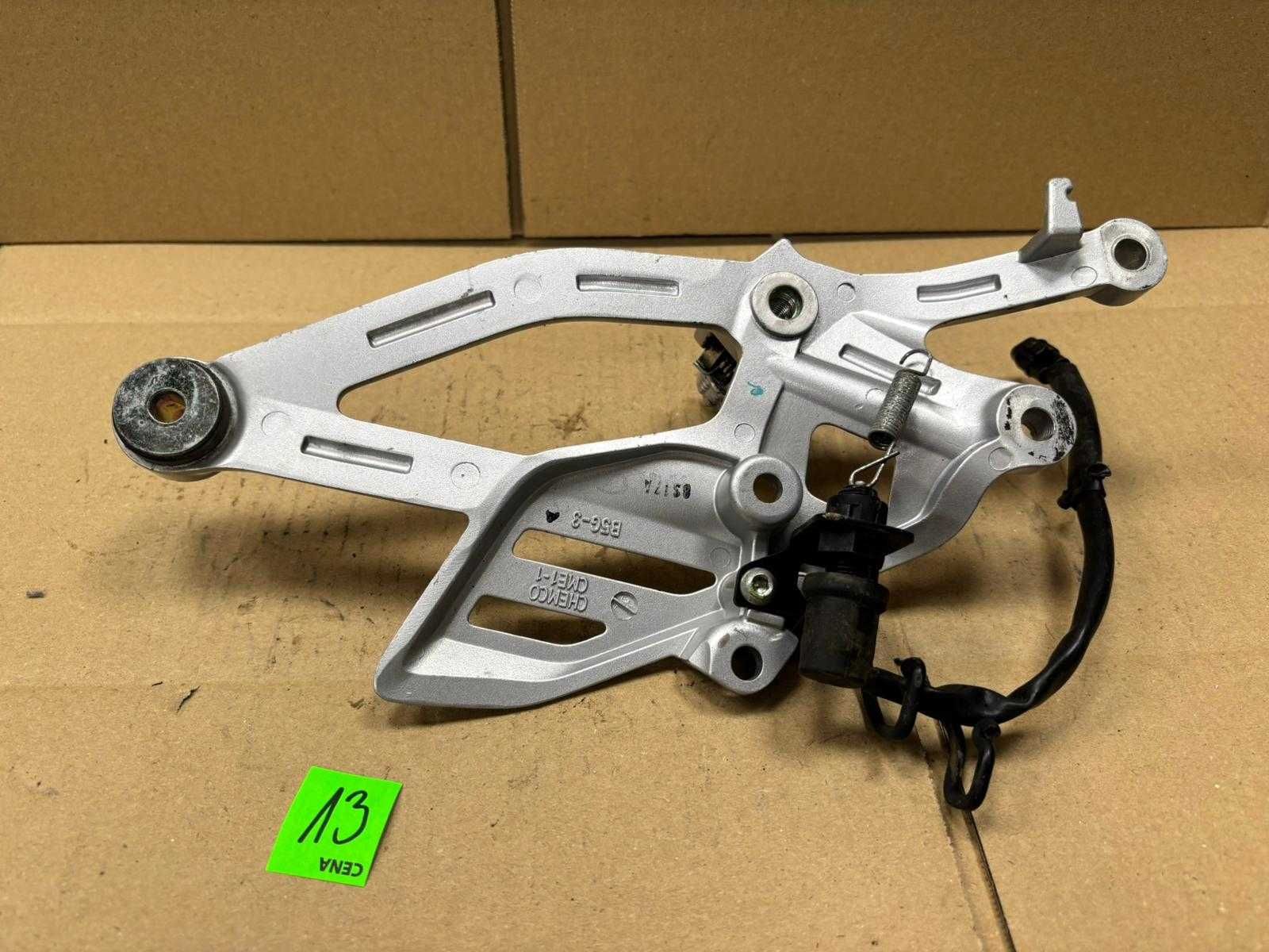 Set Podnóżek Przedni Prawy Kierowcy Yamaha YZF R125, 2019-23 [13]