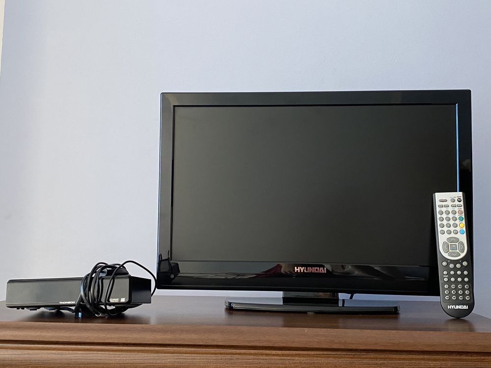 telewizor LED Hyundai z CD/DVD i z wejściem USB i inne
