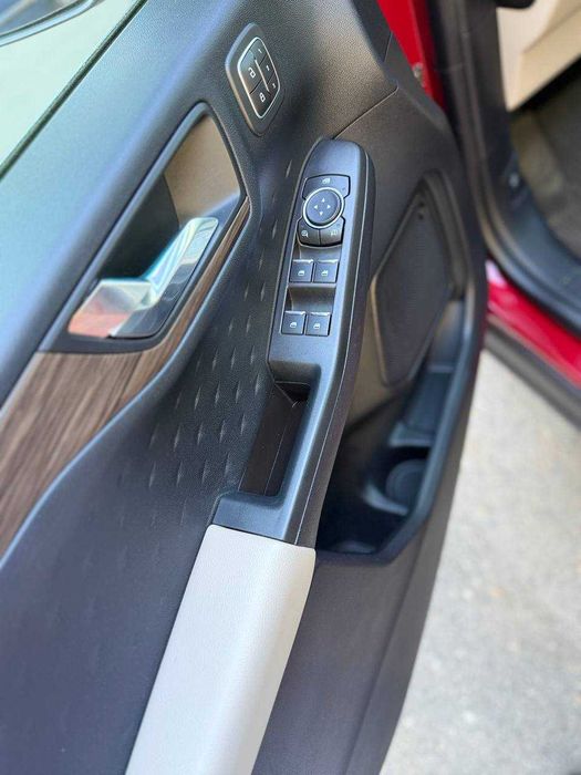 Ford Escape 2019 Titanium Hybrid 2.5L