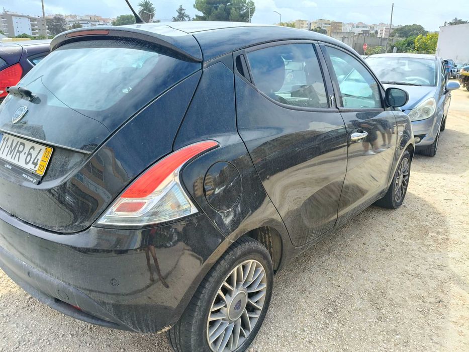 Lancia y 2012, acidentados