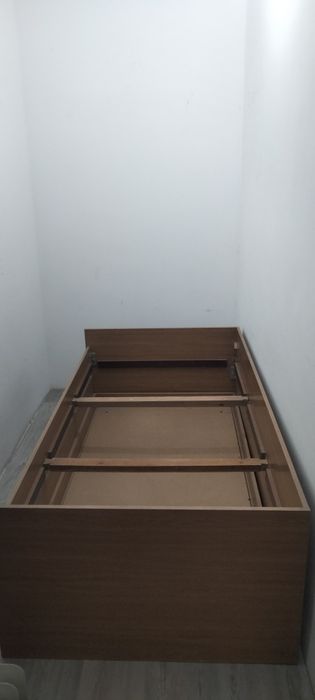 Cama de solteiro com gaveteiro