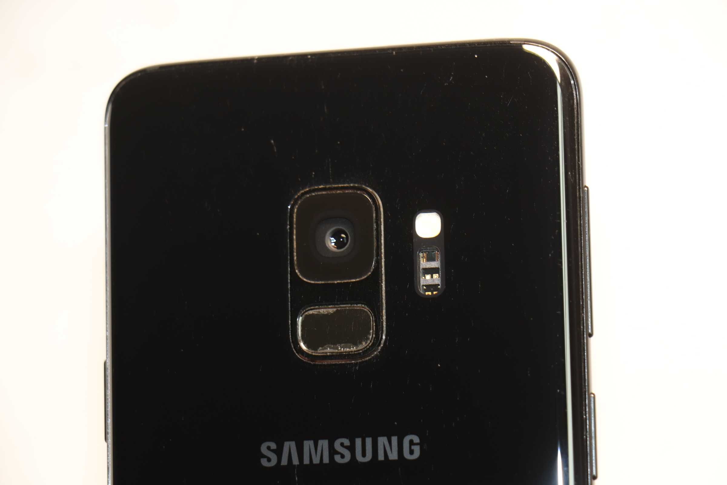 Samsung Galaxy S9 G960F-DS 4/64GB Midnight Black, треснут сенсор!
