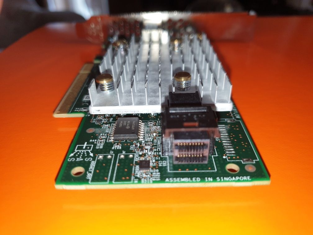 RAID-5 Microsemi Adaptec SmartHBA 2100-4i4e (obsługuje do 8 dysków)