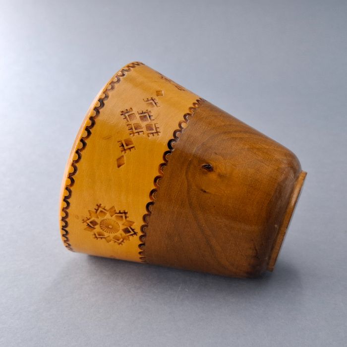 lata 60/70-te piękny drewniany pojemnik kubek cepelia