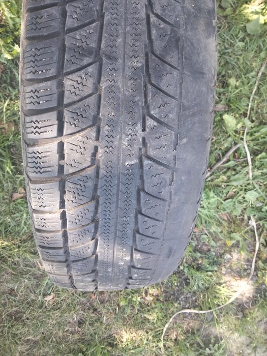 2 леса 205/70 R15 для Ниви Шевроле.
