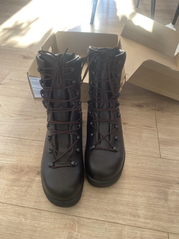 Buty zimowe denmar koloru brazowego. Buty sa nowe