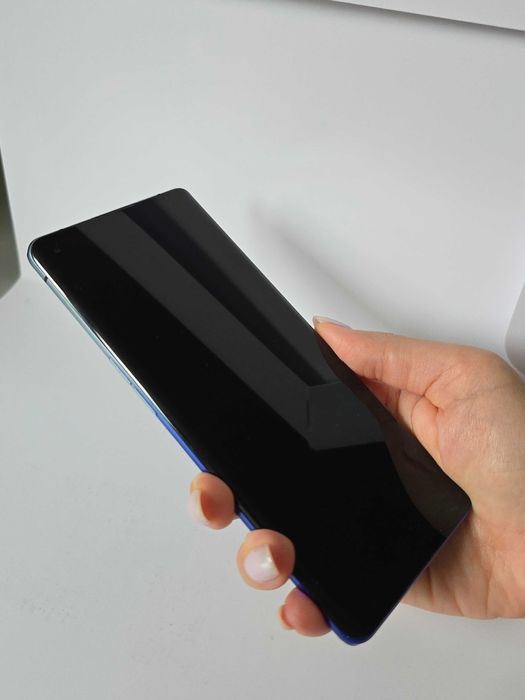 Telefon Oppo Reno 3 Pro używany, w bardzo dobrym stanie