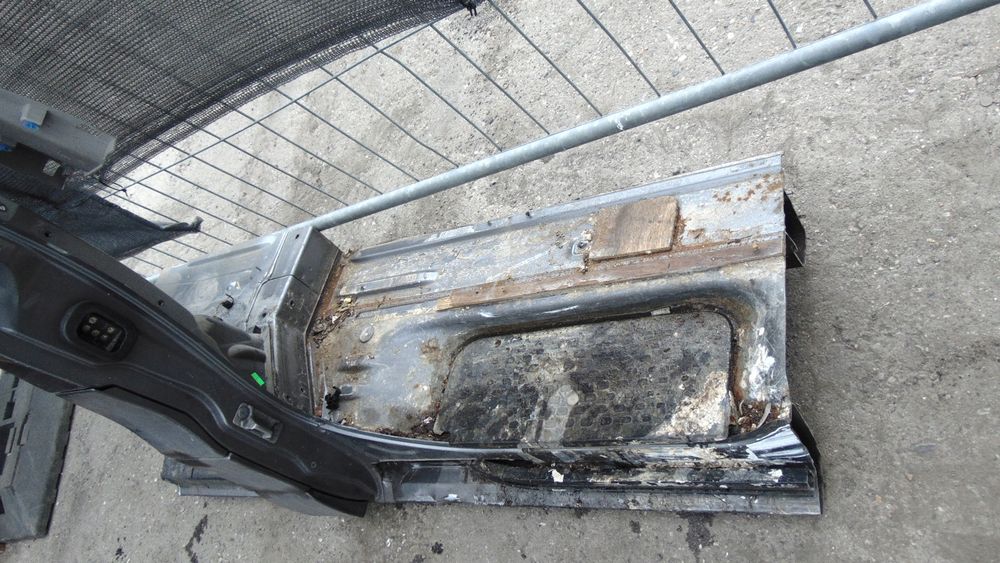 słupek prog lewy środkowy opel vivaro ii b anglik