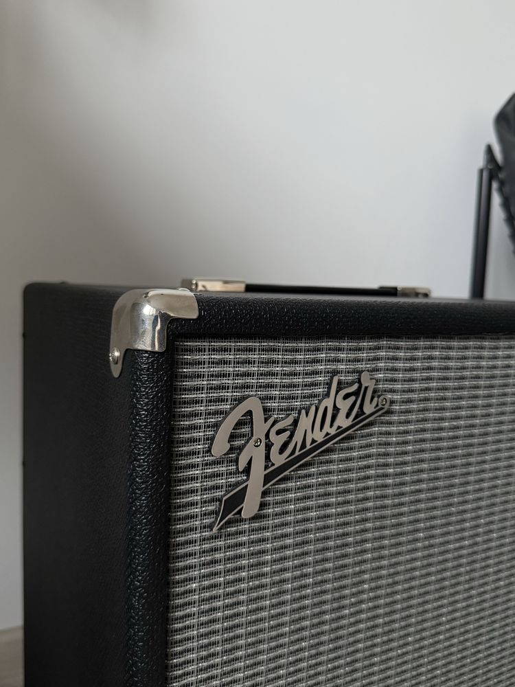 Wzmacniacz basowy Fender Rumble 100 v3 - stan IGŁA