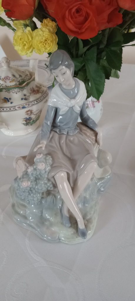 Piękna duża figurka porcelana sygnowana NAO