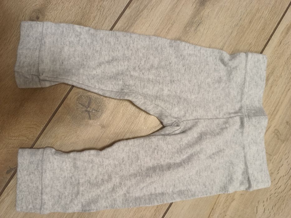 Dziecięce niemowlęce szare materiałowe spodnie legginsy na gumkę