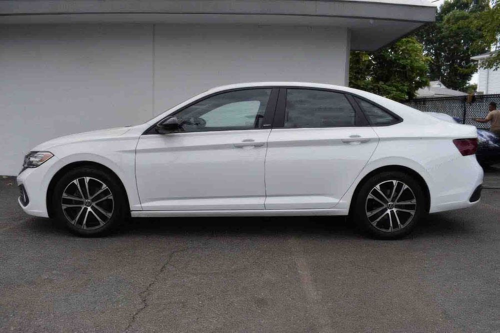 Volkswagen Jetta Sport      2023