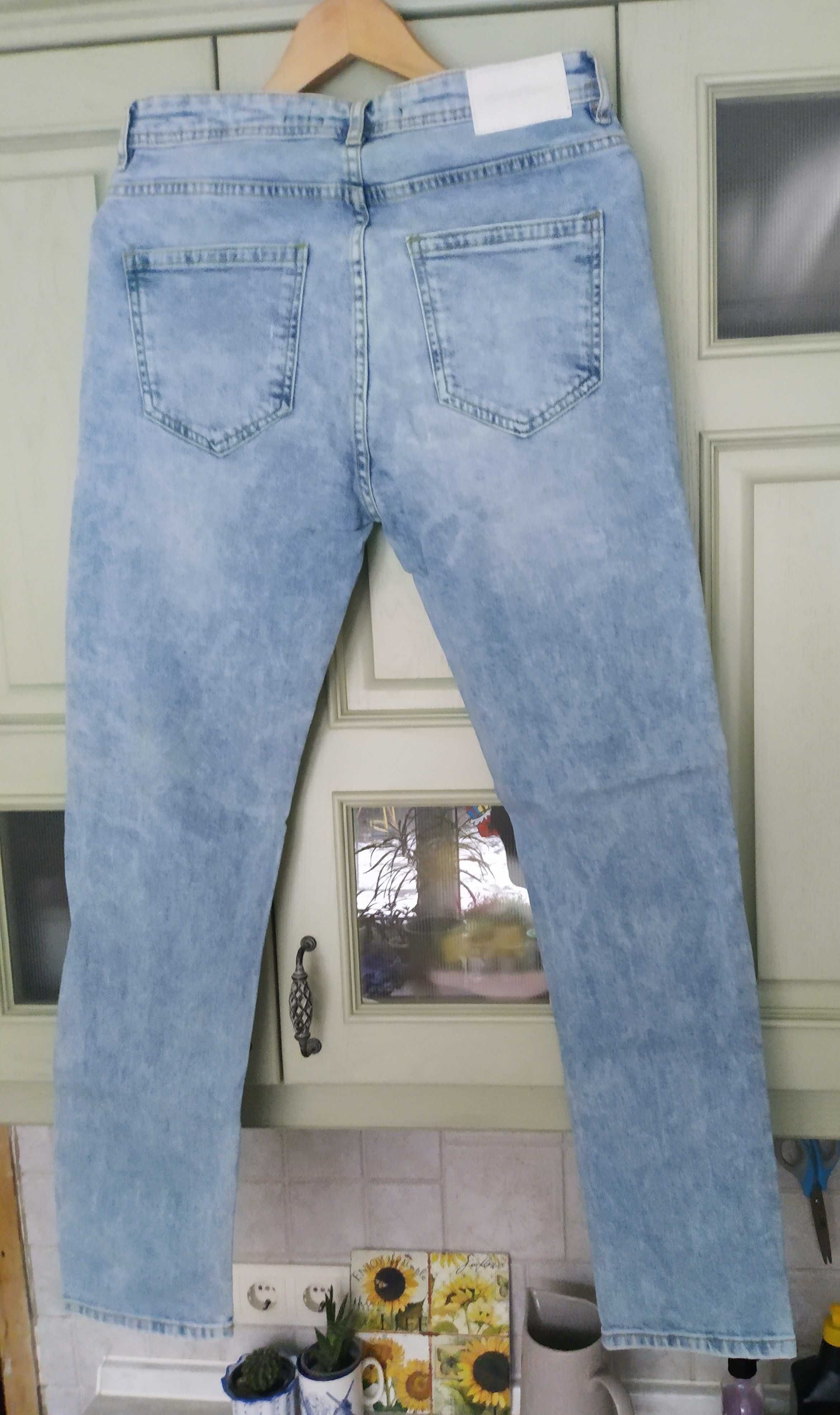 Продам джинсы мужские Bershka Denim