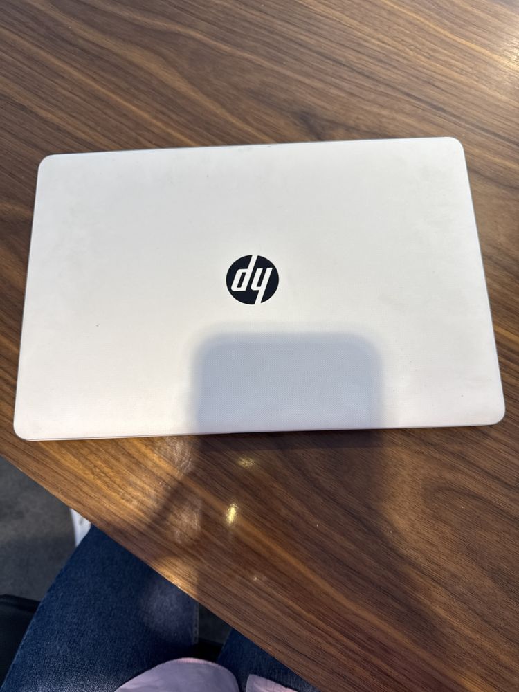 Portatil hp 64g.