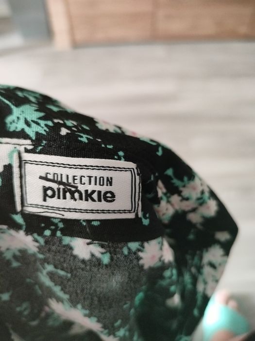 Zwiewna sukienka w kwiaty Pimkie