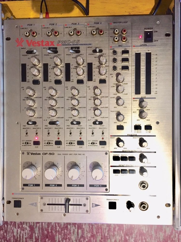 Vestax PMC 55 - Mesa DJ - Analógica - Topo de Gama