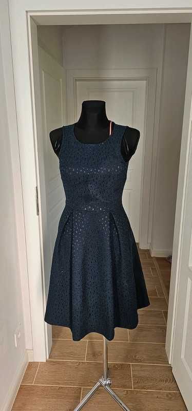 Granatowa mieniąca się sukienka rozmiar 34