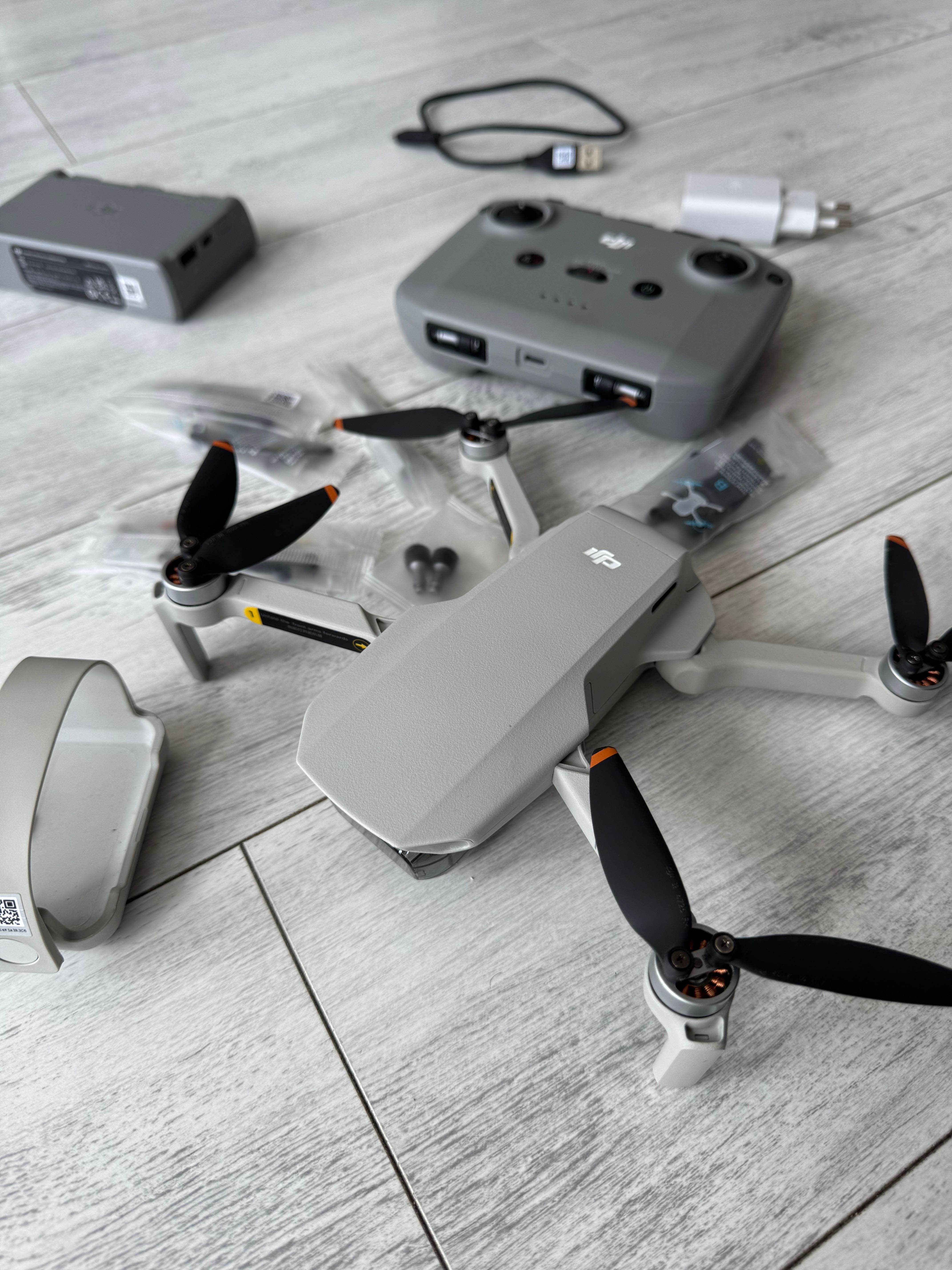 Дрон Квадрокоптер DJI Mini 2 Fly More Combo