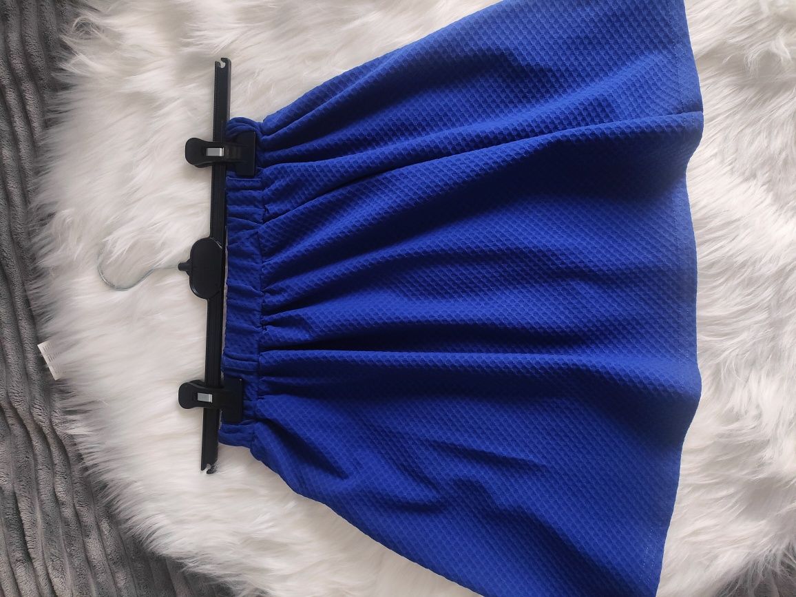 Niebieska spódnica