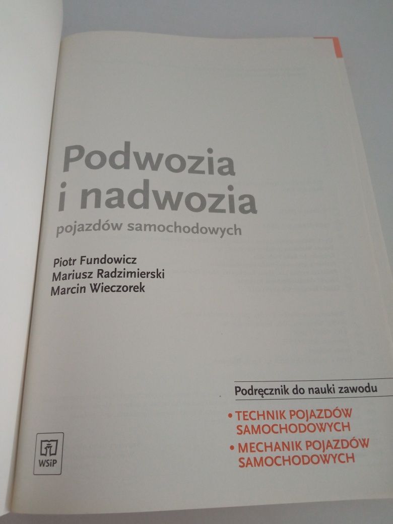 Podwozia i nadwozia pojazdów samochodowych,podręcznik