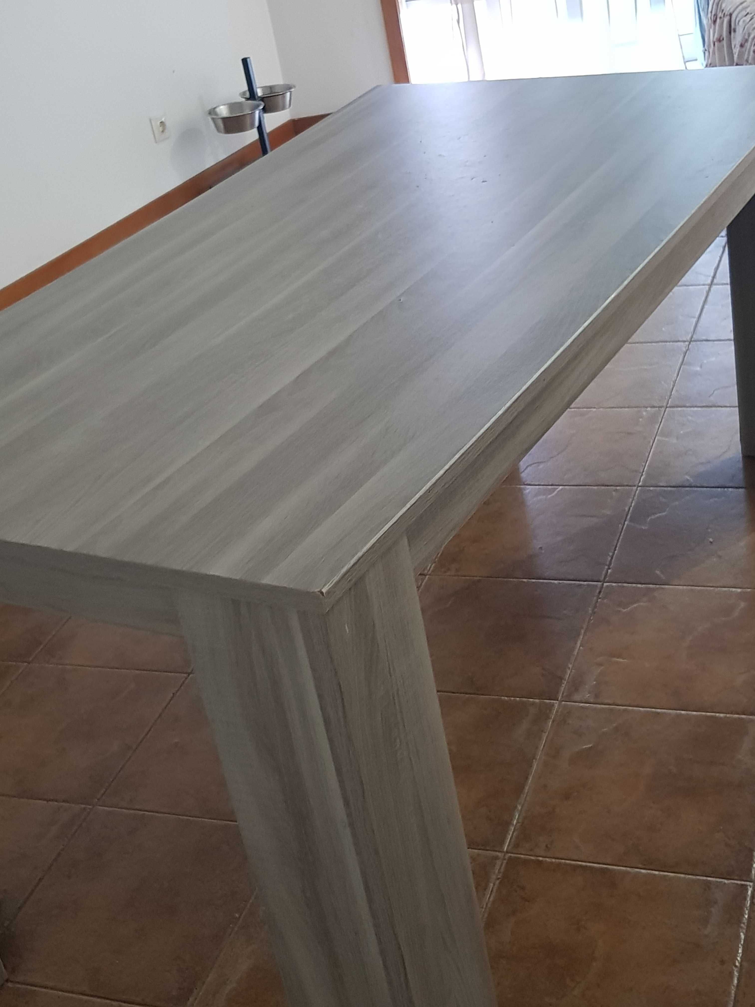 Mesa usada para desocupar
