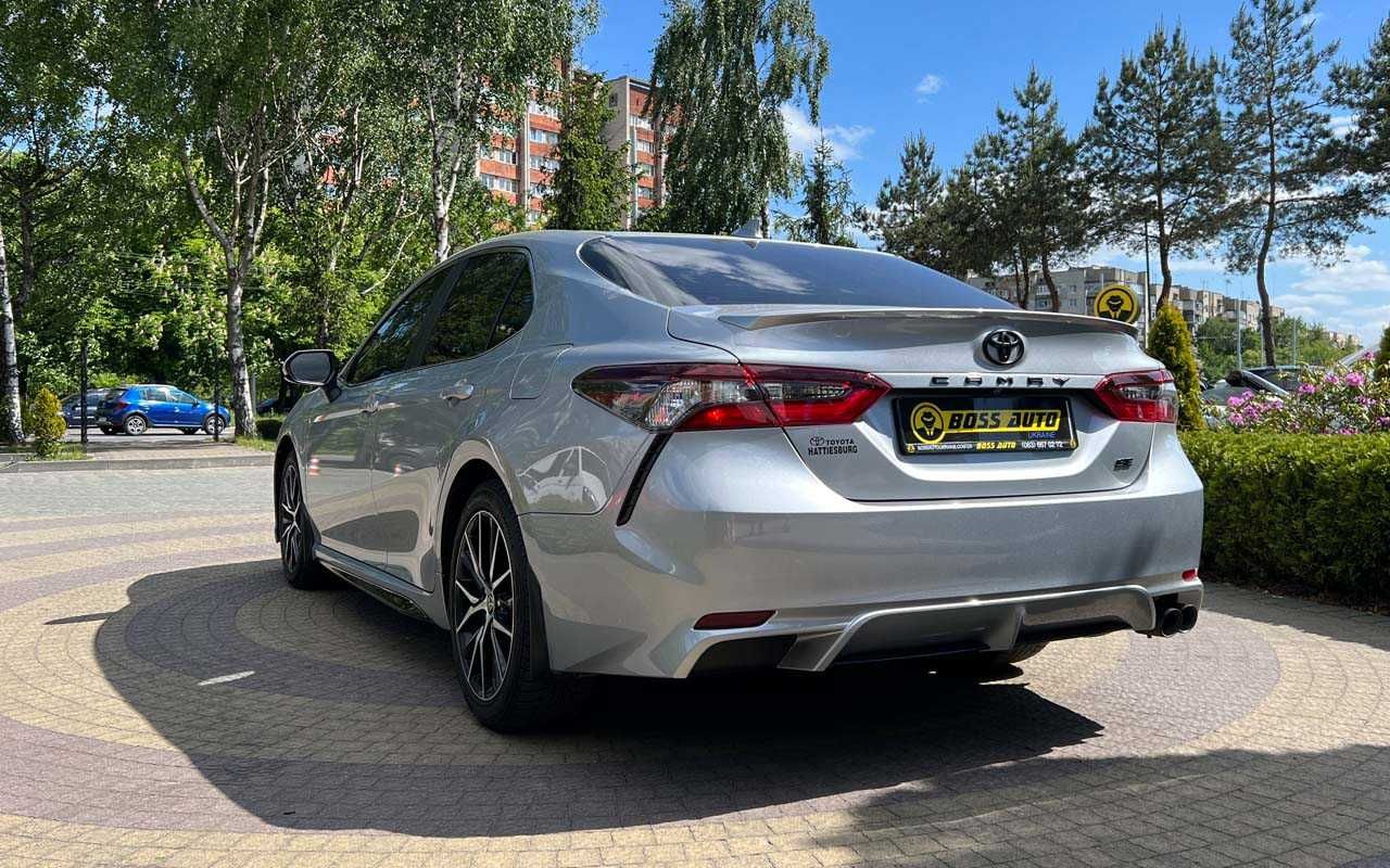 Toyota Camry 2021