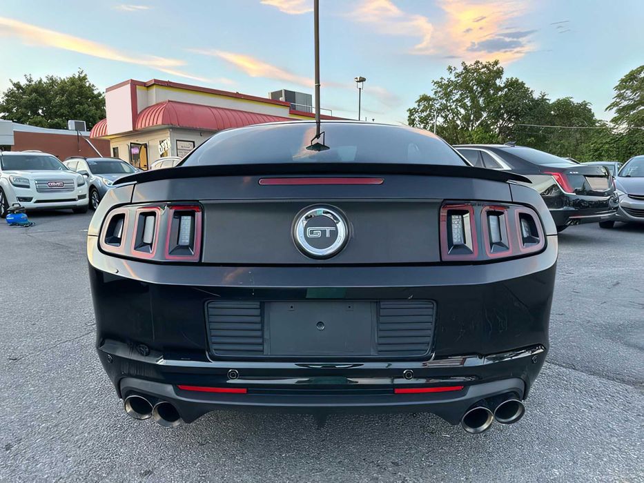 Ford Mustang GT      2014