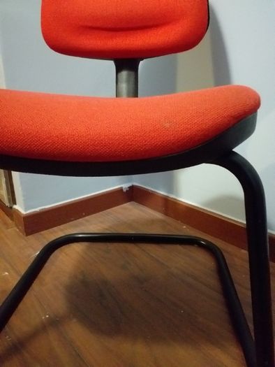 Cadeira para secretaria em ferro almofadada